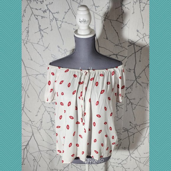 Mandee White Lips Kisses Printed Off Shoulder Blouse - Picture 1 of 4